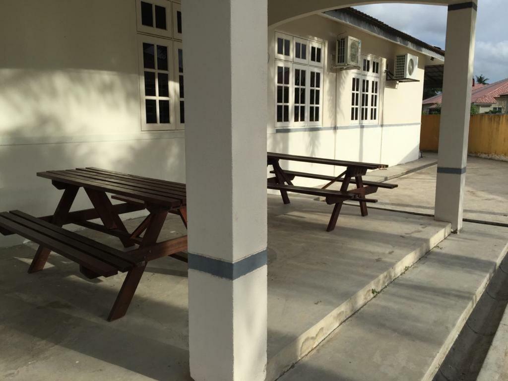 The Garden Vacation Home Lumut Kültér fotó