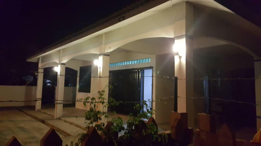 The Garden Vacation Home Lumut Kültér fotó