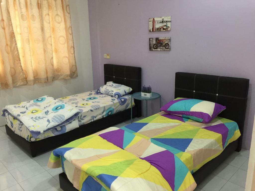 The Garden Vacation Home Lumut Kültér fotó