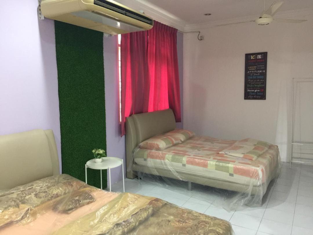 The Garden Vacation Home Lumut Kültér fotó